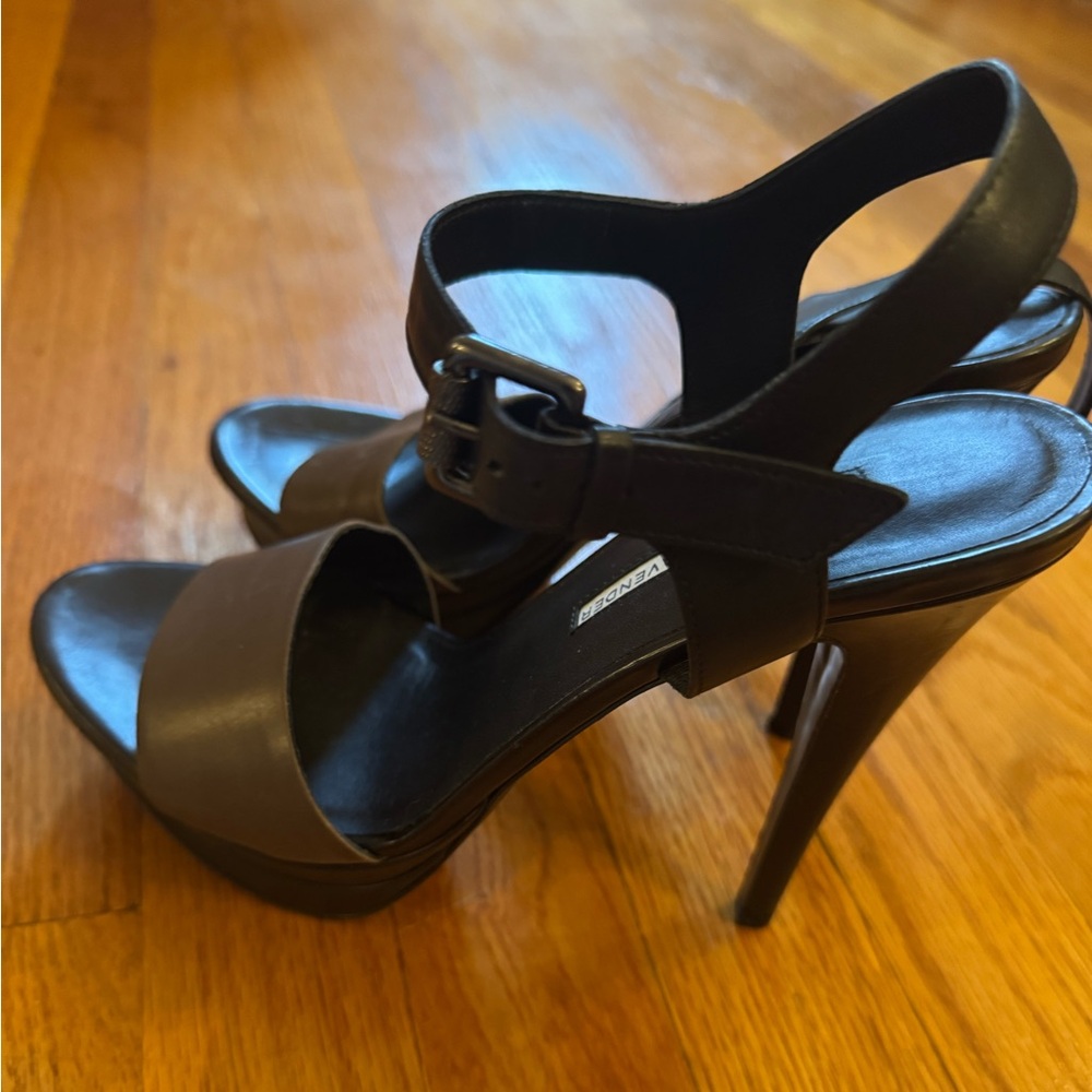 Vera Wang Lavender Label Black Sandals